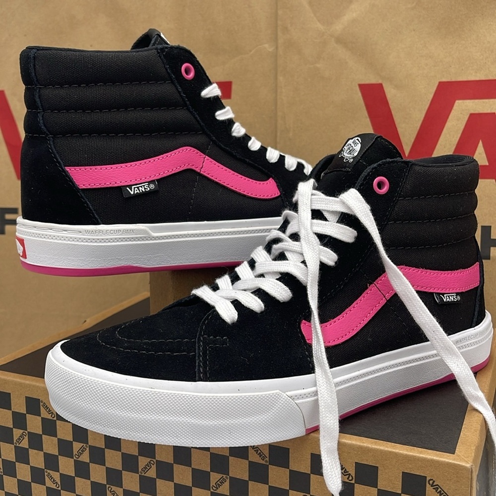 Vans WMNS Bmx Sk8-Hi Black/Magenta
VN0005V0KMN Sneakers - Picture 8 of 16